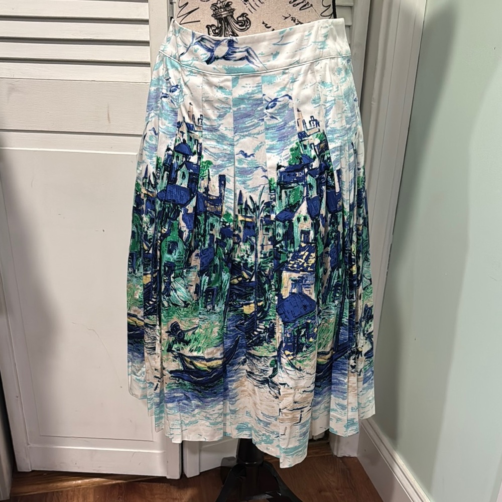 Talbots size 10 cotton/ poly skirt with Italian Motiff , regular length